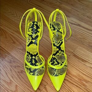 Stylish Yellow Snakeskin Women's Heels